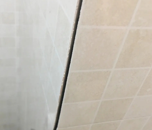 顺义瓷砖空鼓维修公司分享阳台瓷砖脱落的修复过程可以分为以下几个步骤