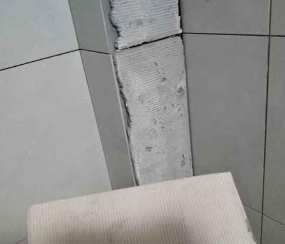 顺义瓷砖空鼓维修公司分享下厨房瓷砖脱落的补救措施。
